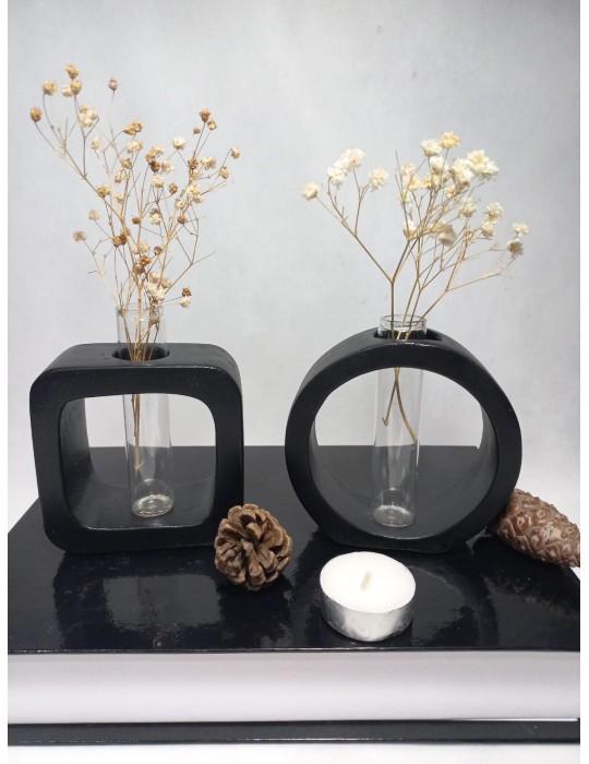 Siyah Masaüstü Minimal 2'li Vazo Seti, Yuvarlak-Kare Formlu, Cam Tüplü Vazo Siyah Masaüstü Minimal 2'li Vazo Seti, Yuvarlak-Kare Formlu, Cam Tüplü Vazo