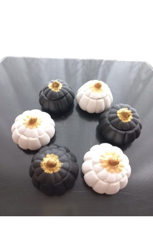 Mini Balkabağı 6'lı Lokumluk, Kahve Yanı Sunumluk Siyah Beyaz Dekoratif Obje Mini Balkabağı 6'lı Lokumluk, Kahve Yanı Sunumluk Siyah Beyaz Dekoratif Obje