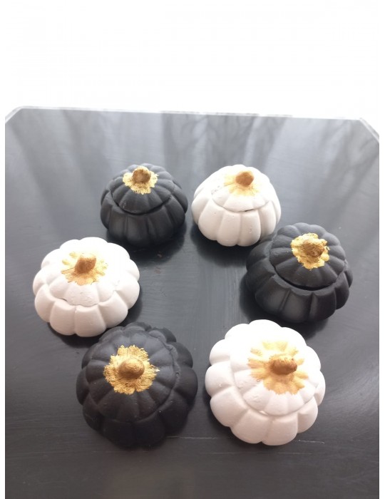 Mini Balkabağı 6'lı Lokumluk, Kahve Yanı Sunumluk Siyah Beyaz Dekoratif Obje Mini Balkabağı 6'lı Lokumluk, Kahve Yanı Sunumluk Siyah Beyaz Dekoratif Obje