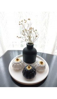 Tabakta 3'lü Mini Balkabağı Vazo Dekoratif Beyaz Siyah Set Tabakta 3'lü Mini Balkabağı Vazo Dekoratif Beyaz Siyah Set